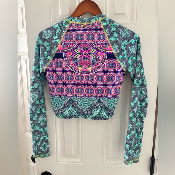 Jessica Simpson Rash Guard Geo Pattern EUC | Large - Picture 4 of 4